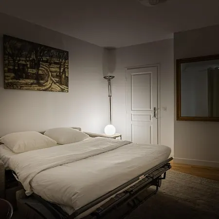 Medium Duration 11th Arrondissement 1 Bedroom