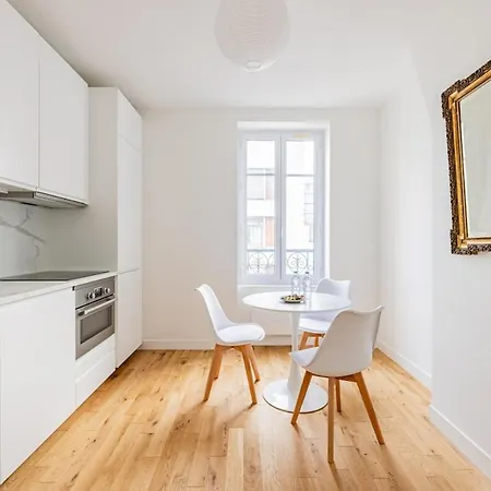 Medium Duration 11th Arrondissement 1 Bedroom Paris