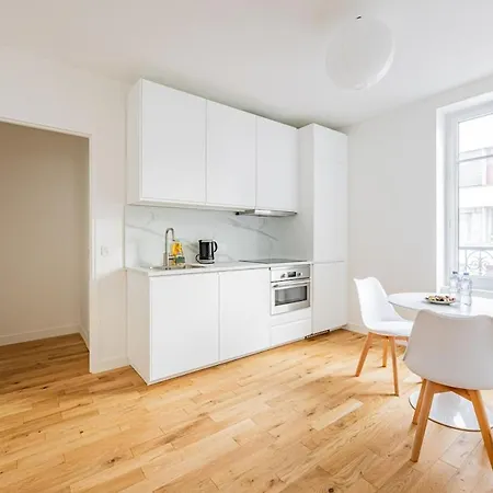 Medium Duration 11th Arrondissement 1 Bedroom Apartment Paris