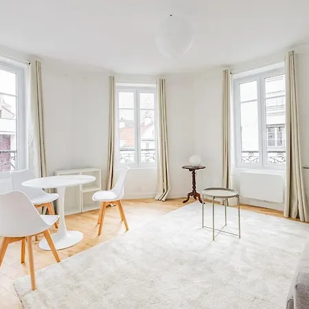 Medium Duration 11th Arrondissement 1 Bedroom Apartment *
