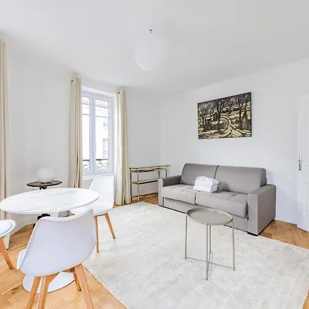 Medium Duration 11th Arrondissement 1 Bedroom