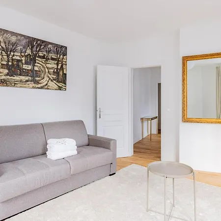 Medium Duration 11th Arrondissement 1 Bedroom * Paris